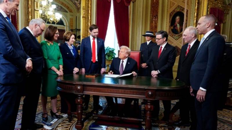 Trump signs order withdrawing US from Paris Accord