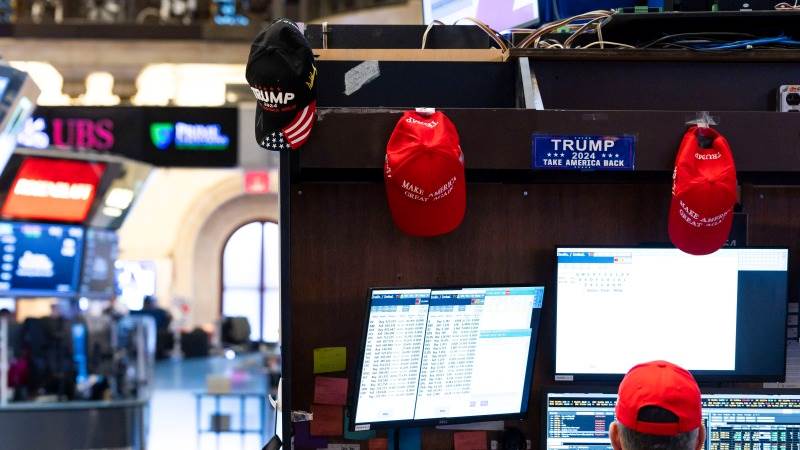 Wall Street closes in red in Trump’s first week