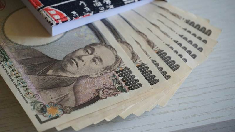 Dollar nears 6-week low against yen