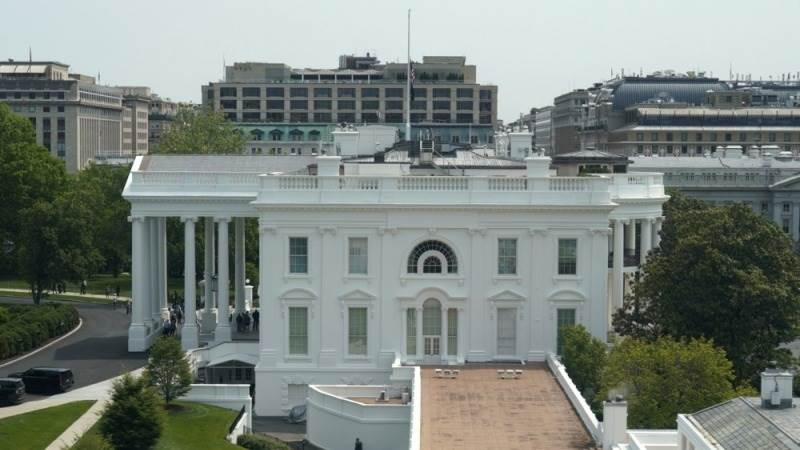 White House allegedly pauses all federal grants