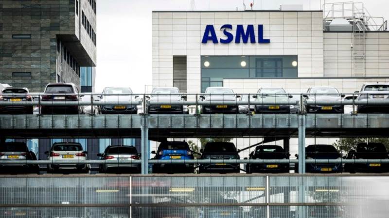 ASML shares soar 11% after strong surge in Q4 orders