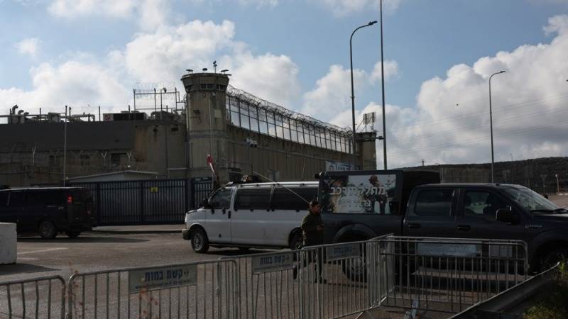 32 Palestinian prisoners freed by Israel