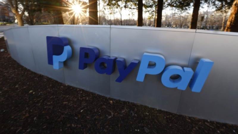 PayPal’s net income drops 20% to $1.1B in Q4