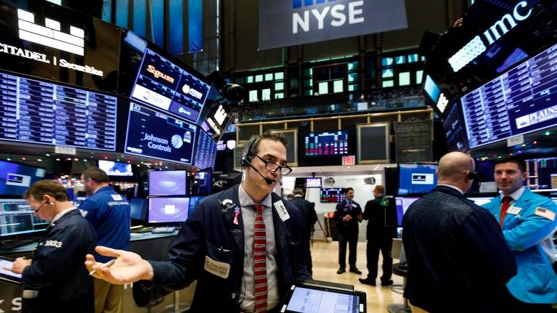 US closes higher, Dow jumps 317 pts