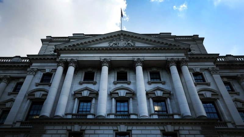 UK gilt yields drop as BoE opts for 25 basis point rate cut