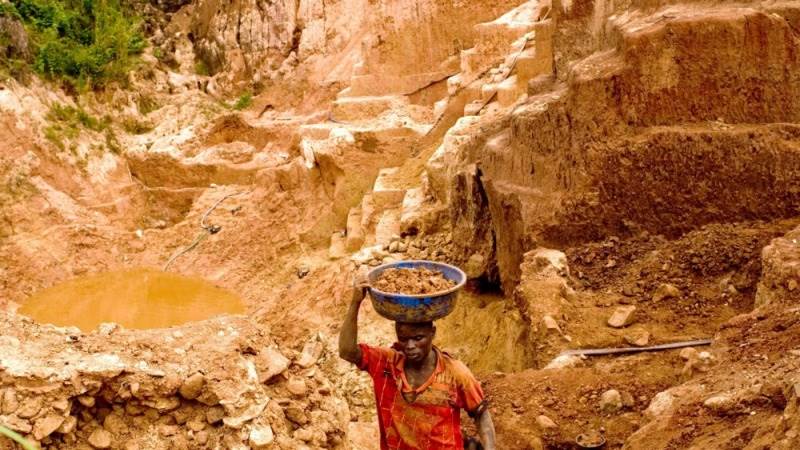 Landslide in illegal Mali gold mine kills 48