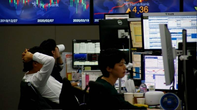 Asian markets mixed as US threatens new tariffs