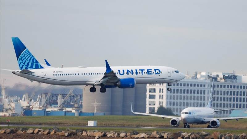 United Airlines sees drop in government travel