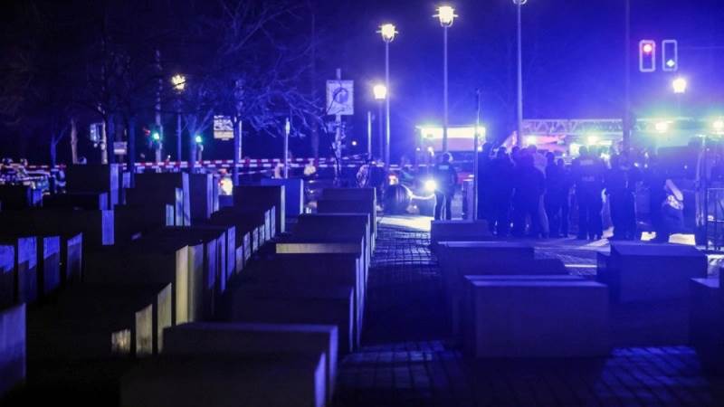 Man injured in stabbing at Berlin Holocaust memorial