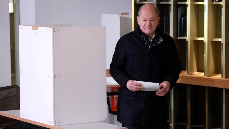 Major candidates vote in German election