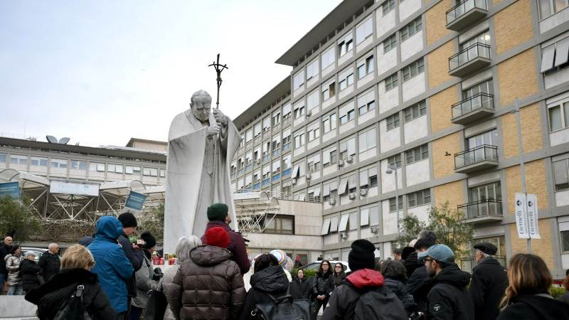 Pope Francis rested well overnight, Vatican reports