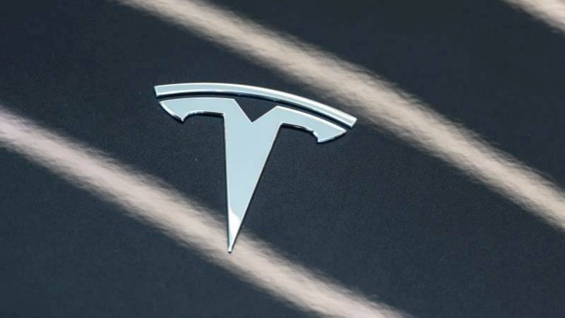 Tesla slips below $1T market cap as stock falls 6.2%