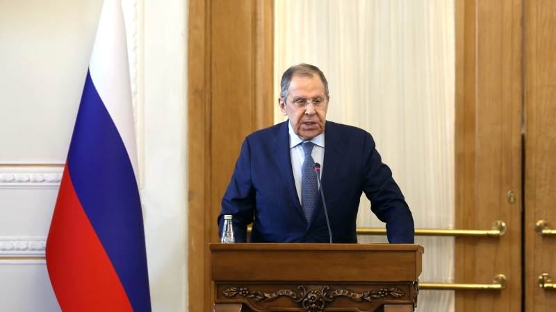 Lavrov: EU pushes Ukraine to continue war