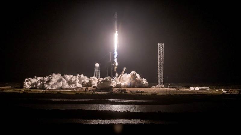 SpaceX’s IM-2 mission lifts off