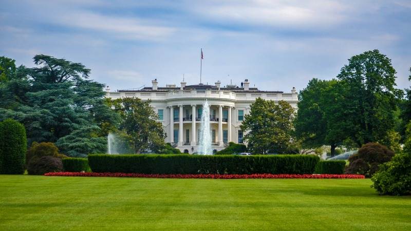 Starmer arrives at WH for meeting with Trump