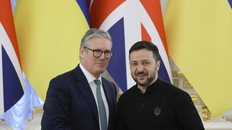 Zelensky arrives in London for talks with Starmer