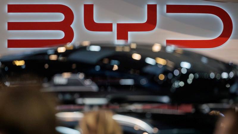 BYD sheds 7% after share sale