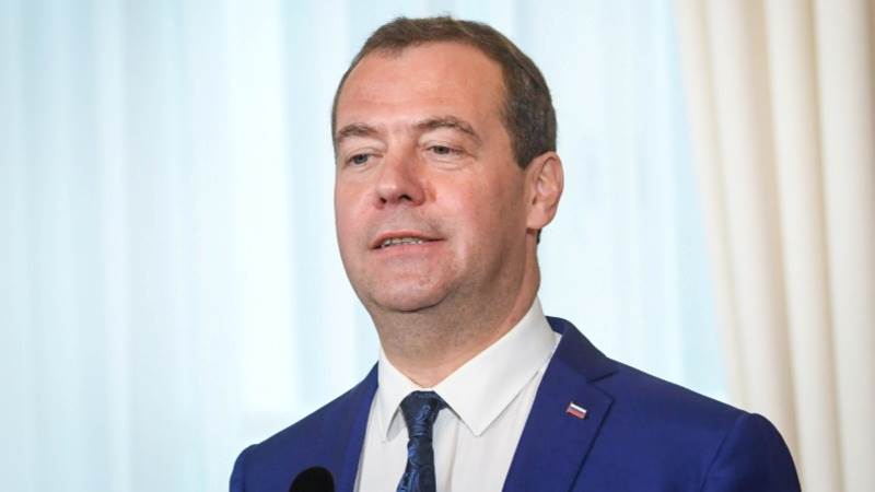 Medvedev: Trump wants Zelensky, Europe to beg