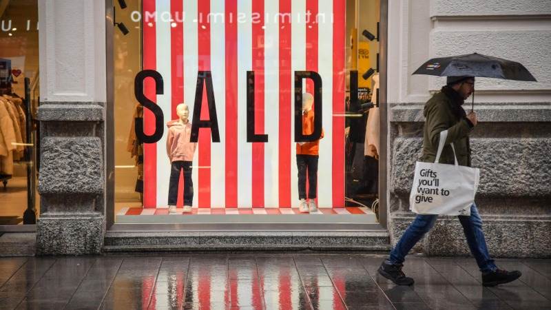 Italian retail sales down 0.4% in January