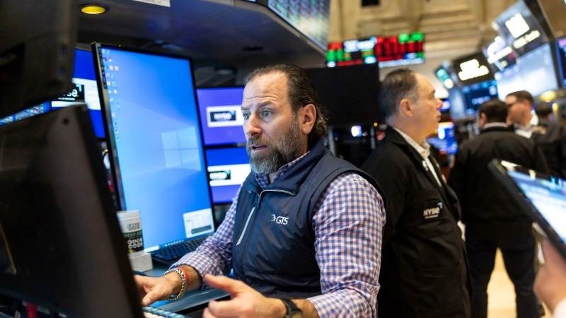 Dow soars 560 pts as WH confirms auto tariff delays