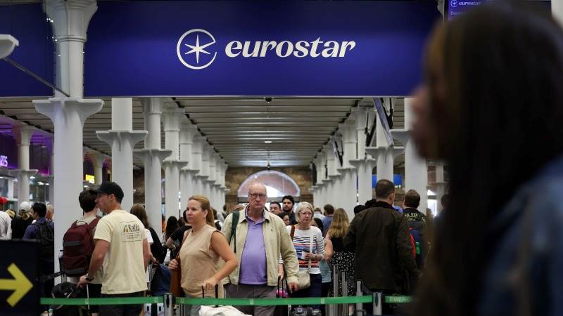 Eurostar: Paris-London services to restart on Saturday