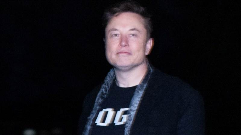 Musk says running his businesses ‘with great difficulty’