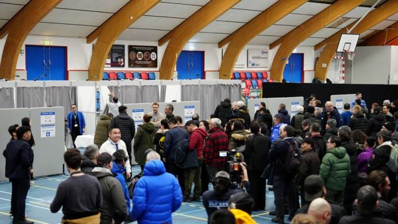 Greenland votes amid independence debate