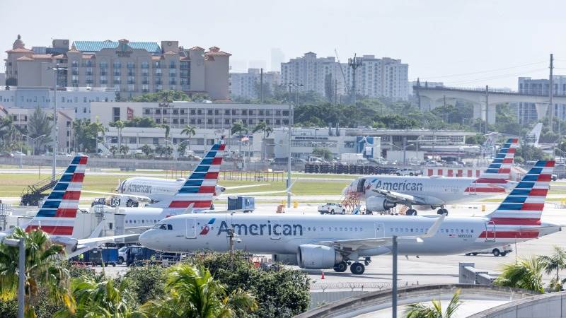 American Airlines cuts Q1 forecast amid weaker demand