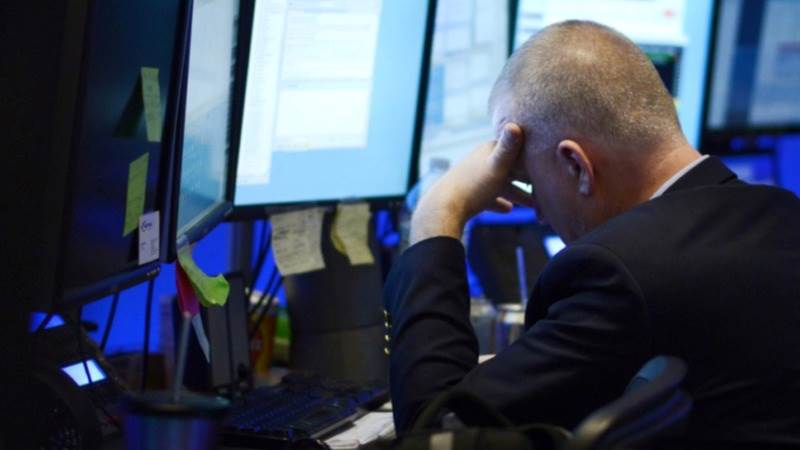 US sinks deeper, Dow slumps 420 pts