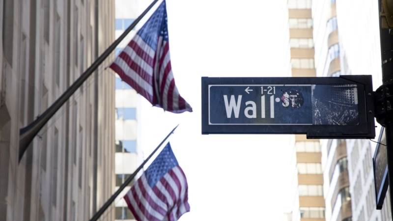 Wall Street closes higher after turbulent week