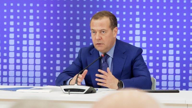 Medvedev slams UK for asking Russia for unconditional ceasefire