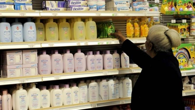 US consumer confidence improves in February