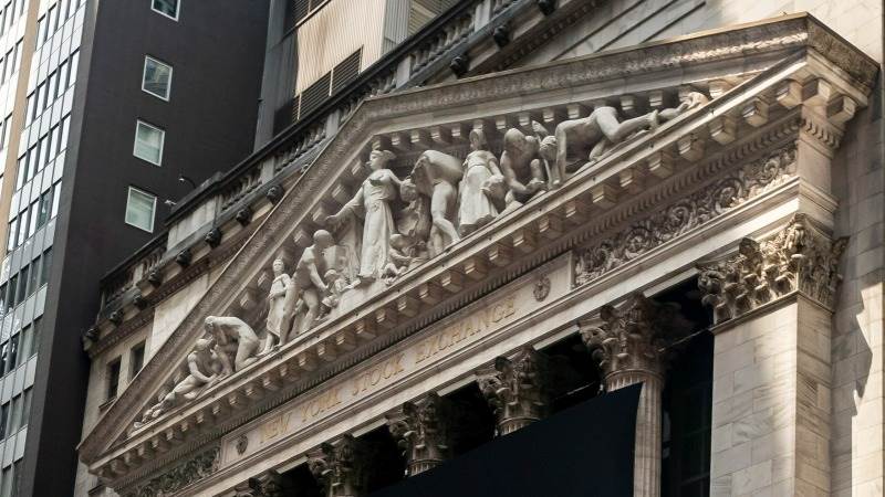 US extends rally, Dow surges 1,000 points