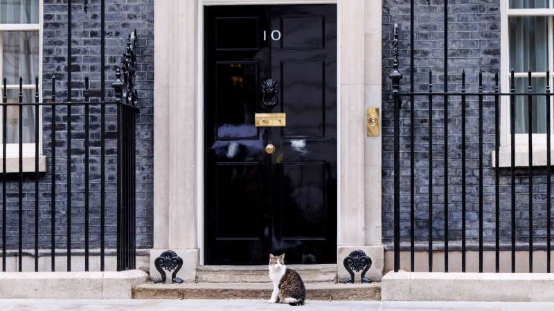 Another junior UK minister quits amid political crisis