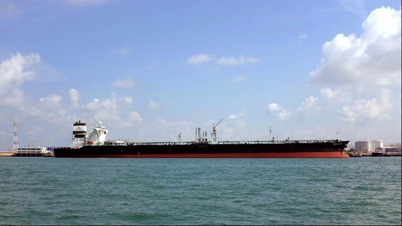 Oil rebounds as dollar weakens