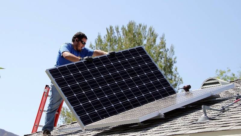 Airbnb teams up with SolarCity
