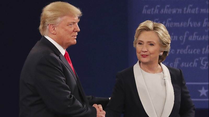 Poll: Clinton’s lead decreases by one point