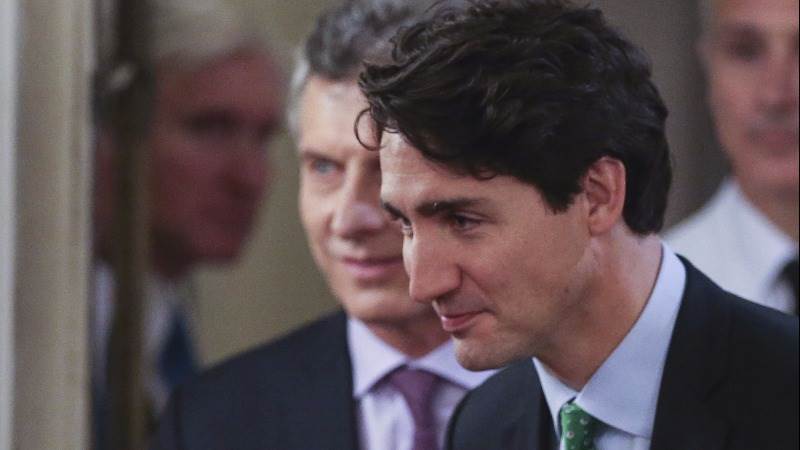 Trudeau approves two oil pipelines