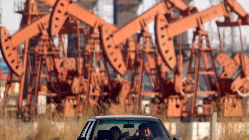 Crude trades lower on rising global inventories