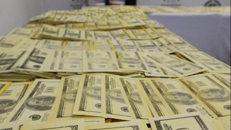 Dollar slips but Kuroda sends yen to eight-day low