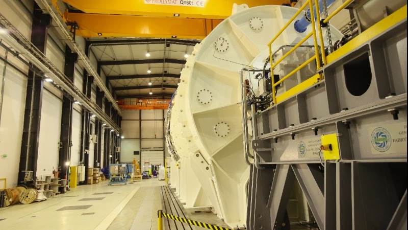 GE earns adjusted $0.21 per share, flat year on year