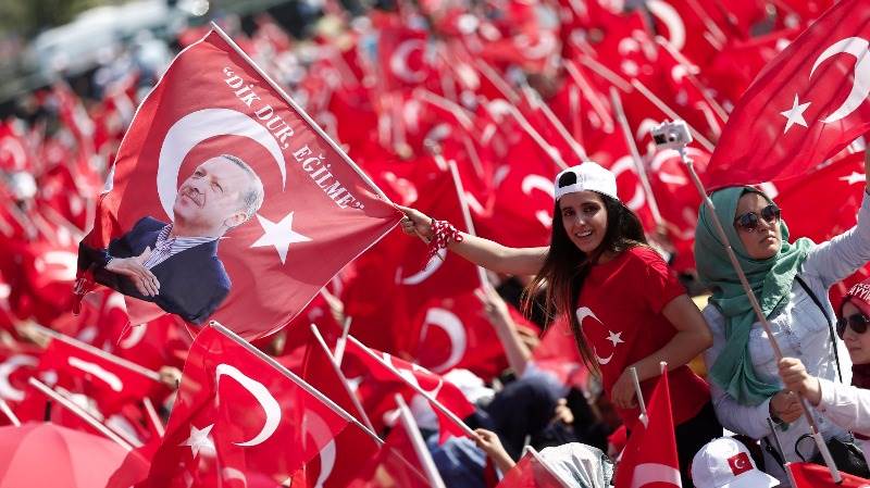 Erdogan sends citizens mobile voice message