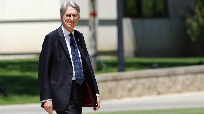 Hammond says 'hard Brexiteers' are after him