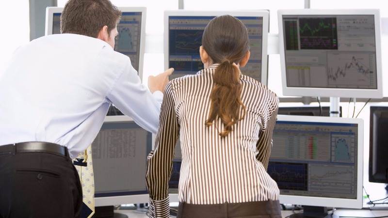 UK regulator probing online investment systems