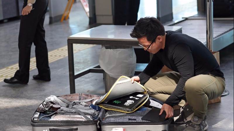 US ends laptop ban on Middle Eastern carriers