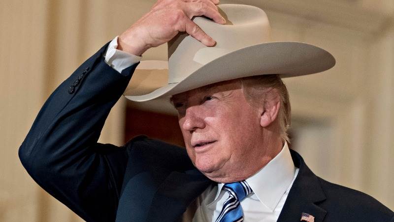 Trump retweets Spicer on Made in America Showcase