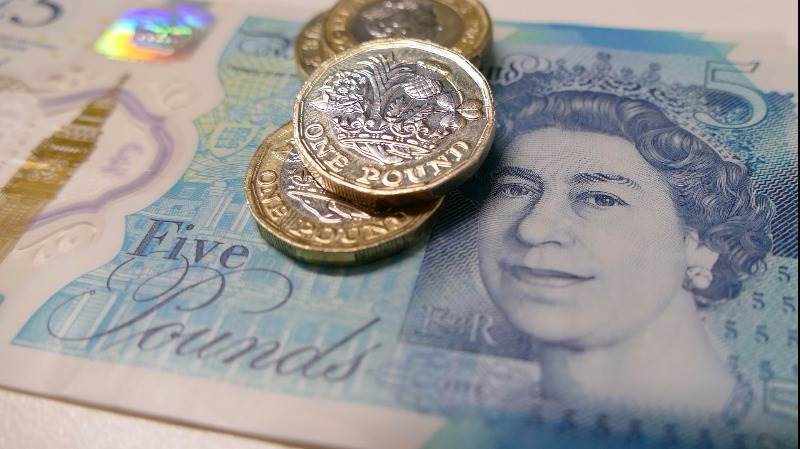 Pound turns negative after UK jobs data