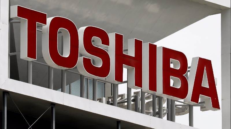 Toshiba in preliminary deal with Bain, Apple group