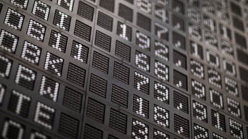 European stocks finish mixed as oil surges