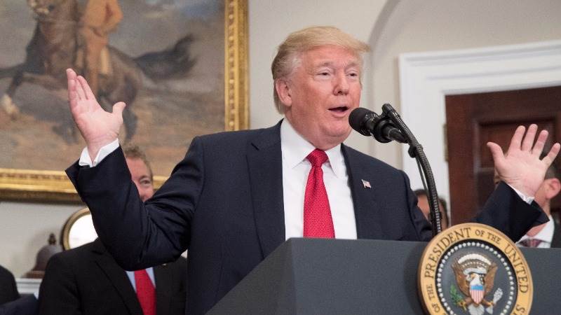 Trump tweets on fake news